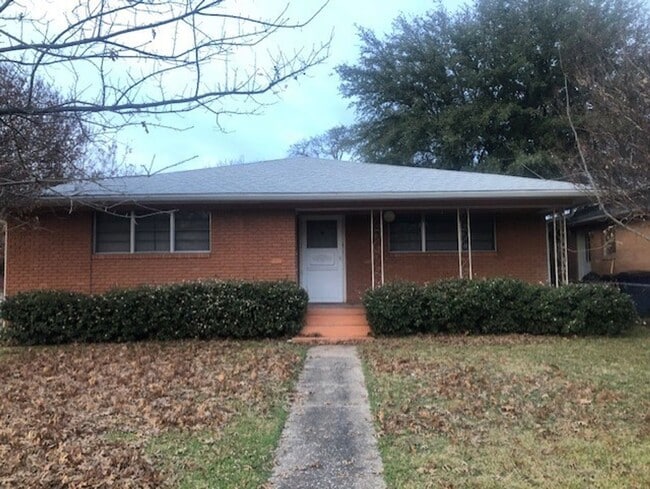 property at 929-931 W Morton St