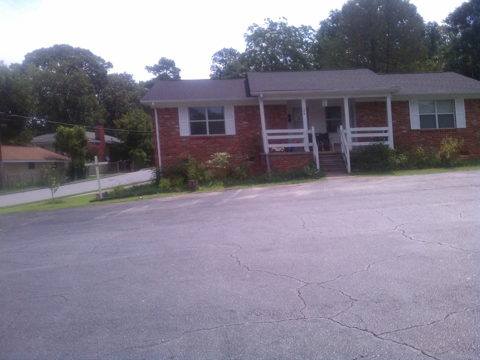 122 Pharr Ave in Jonesboro, GA - Building Photo