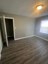 5419 Decker Rd in Louisville, KY - Foto de edificio - Building Photo