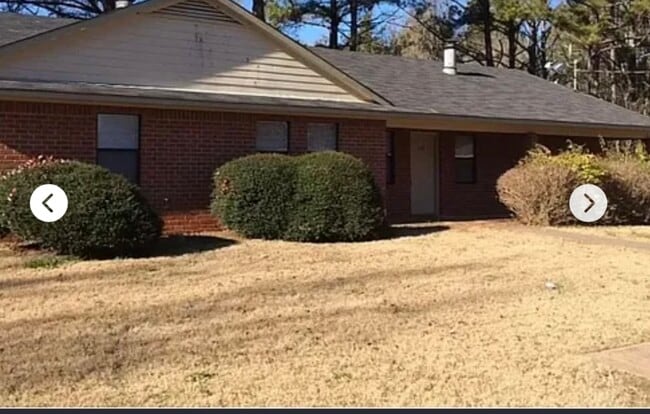 property at 169 W Paces Dr