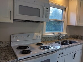 7394 Bellehaven Dr in Gloucester Point, VA - Building Photo - Building Photo