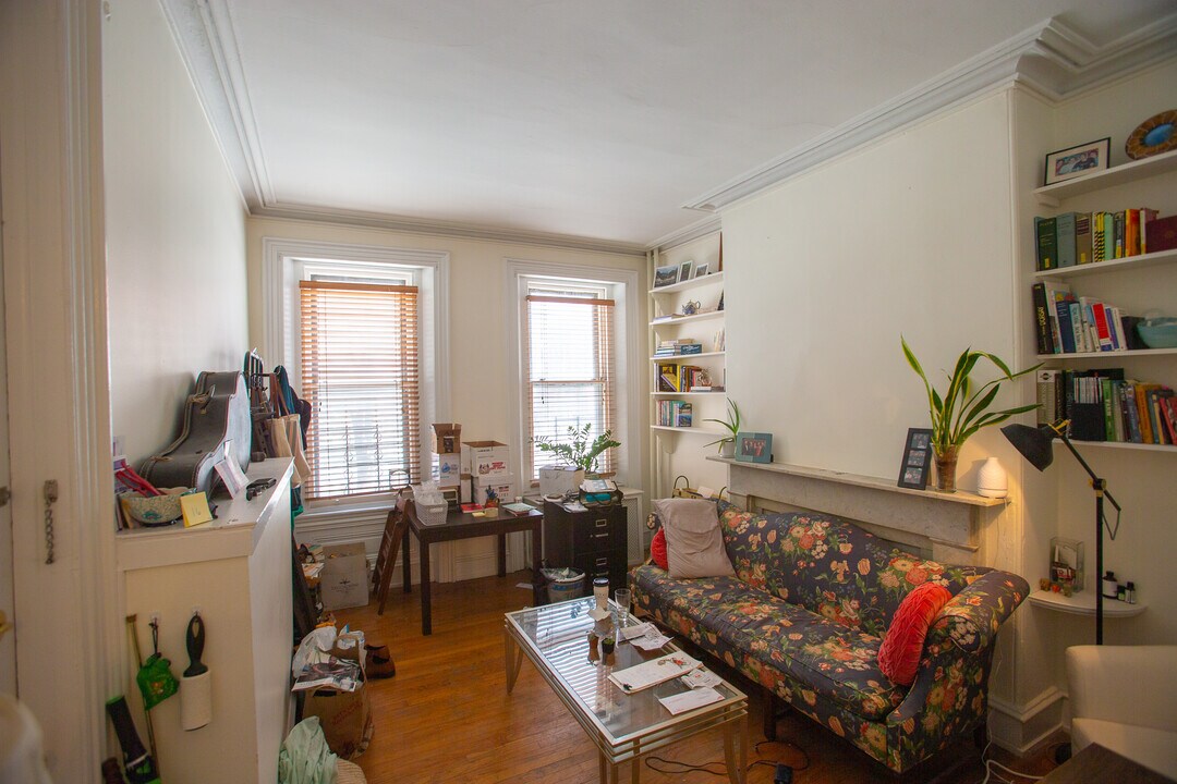 322 S 15th St in Philadelphia, PA - Building Photo