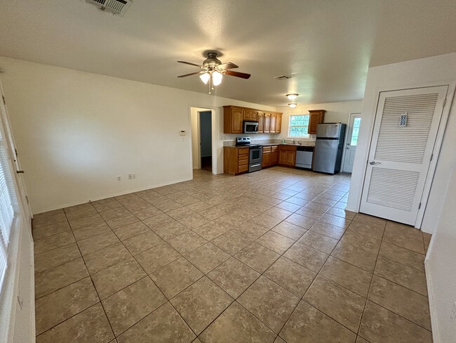 63030 E 285 Ct, Unit A in Grove, OK - Foto de edificio - Building Photo