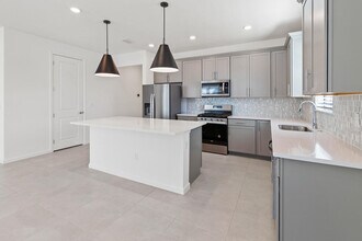 758 SE Courances Dr in Port St. Lucie, FL - Building Photo - Building Photo