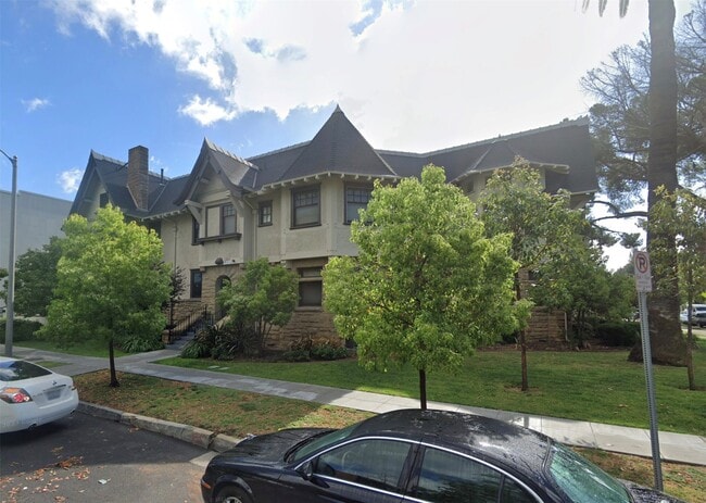 34 St James Park W in Los Angeles, CA - Building Photo - Building Photo