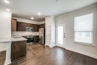 10315 Lynwood Branch-Unit -10315 Lynwood Branch 101 in San Antonio, TX - Building Photo - Building Photo