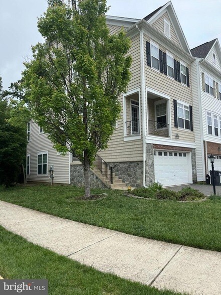 307 Woodstream Blvd in Stafford, VA - Building Photo