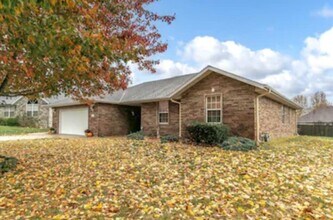 708 W Bryant St in Nixa, MO - Building Photo - Building Photo