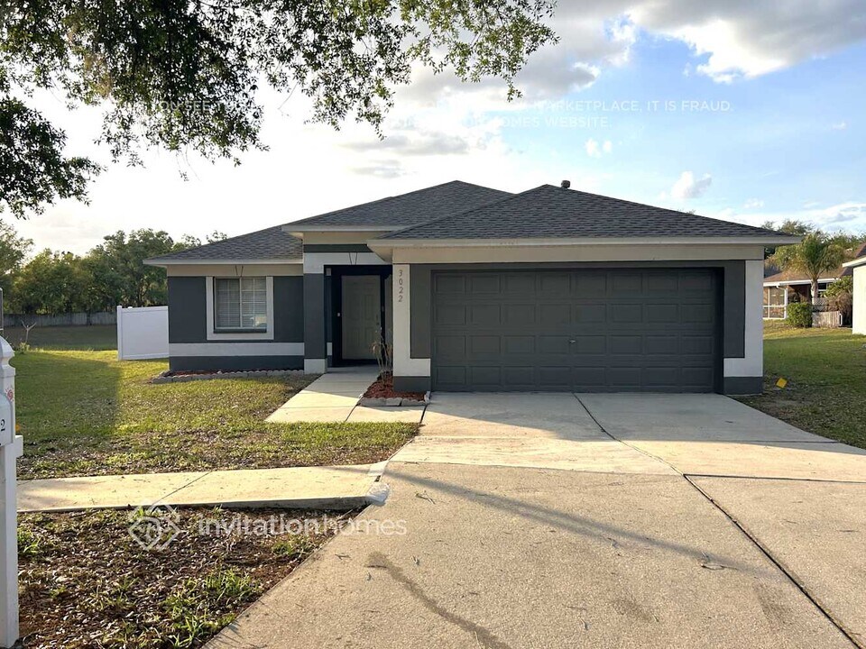 3022 Summer House Dr in Valrico, FL - Foto de edificio