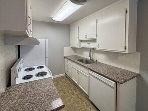 Capri Apartments Near Antioch Marina in Antioch, CA - Building Photo - Interior Photo