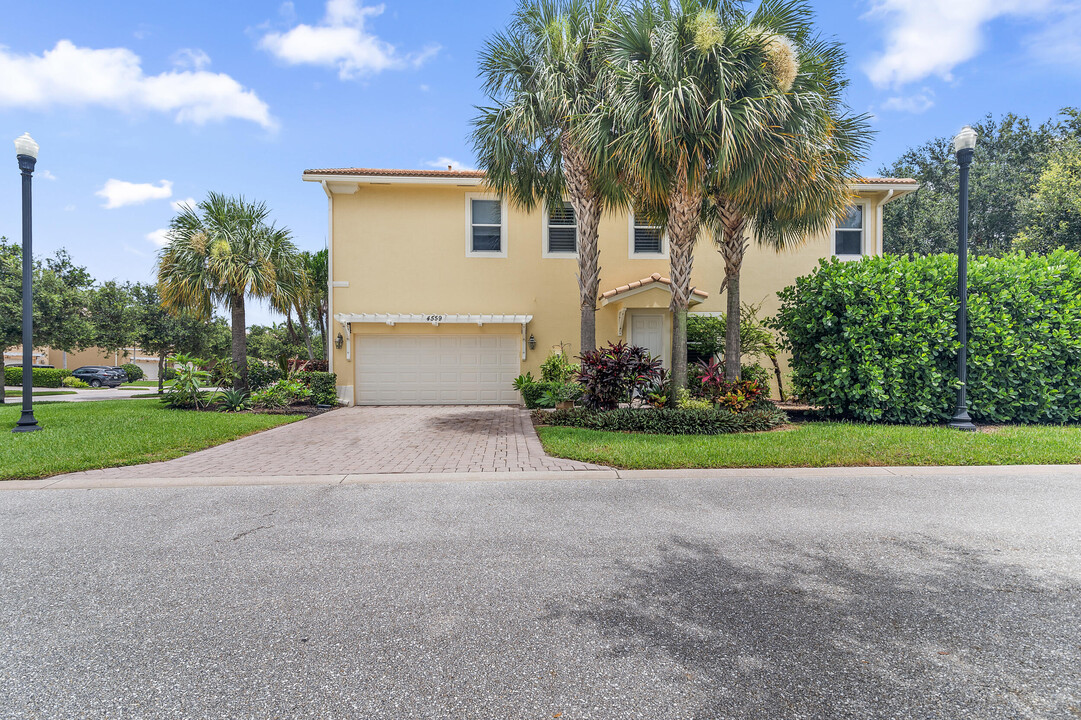 4559 Cadiz Cir in Palm Beach Gardens, FL - Building Photo