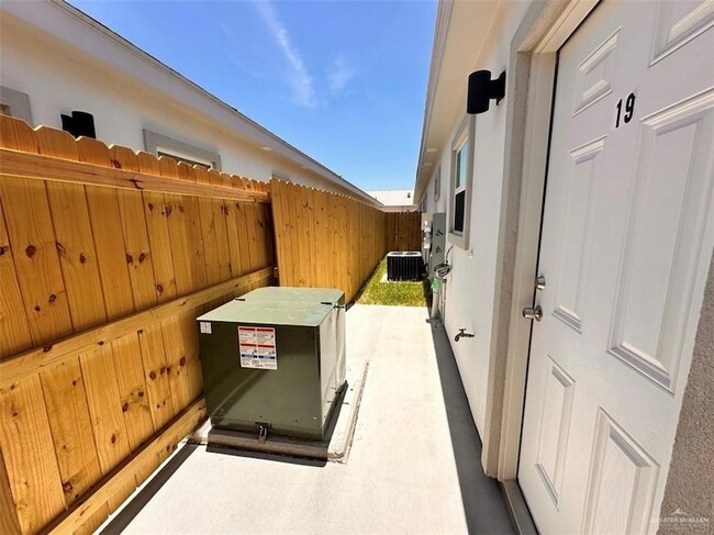 740 N Alamo Rd, Unit 19 in Alamo, TX - Building Photo - Building Photo