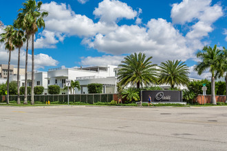 Oasis Park Square at Doral in Doral, FL - Building Photo - Building Photo