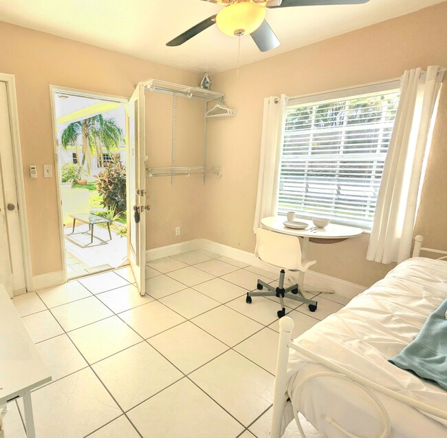 1736 Dewey St, Unit A in Hollywood, FL - Building Photo - Building Photo