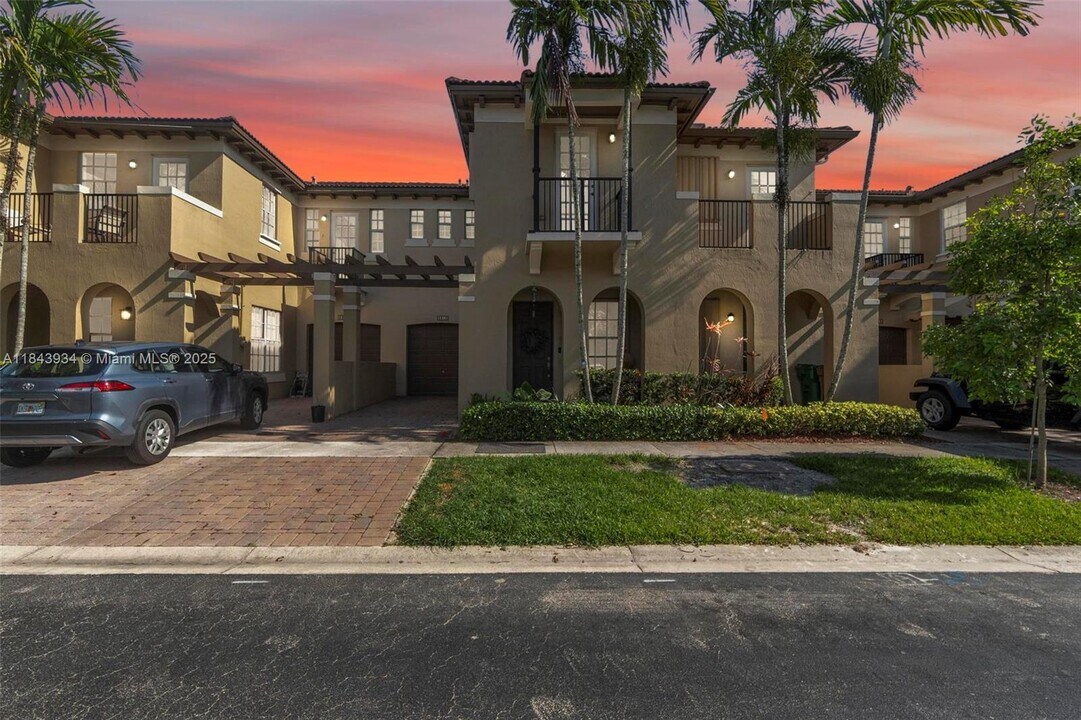 8612 Buckskin Manor in Cooper City, FL - Foto de edificio