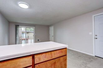 2631 SE 111th Ave in Portland, OR - Building Photo - Building Photo
