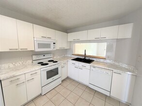 7773 Jewel Ln in Naples, FL - Building Photo - Building Photo