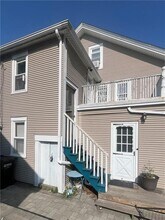 27 Mt Vernon St in Newport, RI - Building Photo - Building Photo