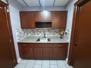 149 W 10th St, Unit 3 in Bayonne, NJ - Building Photo - Building Photo