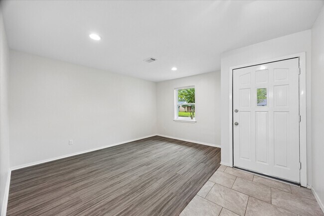 5850 Southminster Dr in Houston, TX - Building Photo - Building Photo
