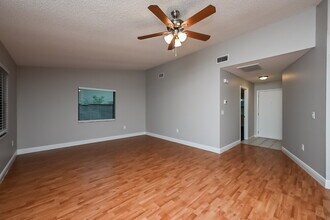 9136 Lometa Ln in Port Richey, FL - Building Photo - Building Photo