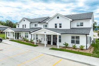 Townhomes at Creekside in Ames, IA - Building Photo - Building Photo