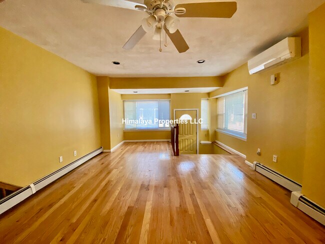 250 Western Ave, Unit 1 in Cambridge, MA - Foto de edificio - Building Photo