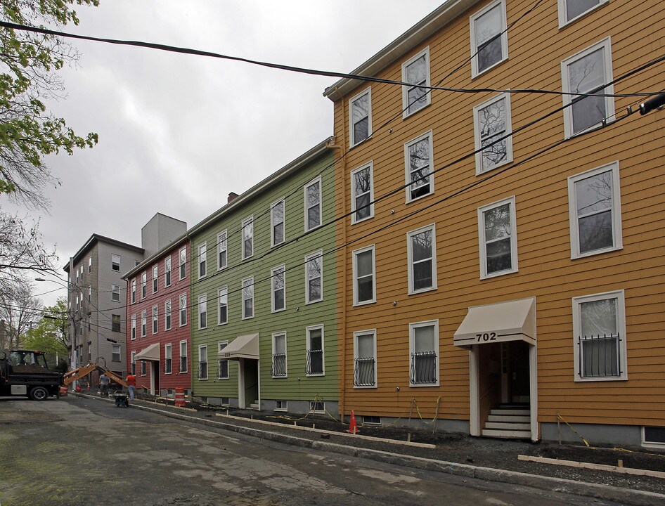 694-702 Green St in Cambridge, MA - Building Photo