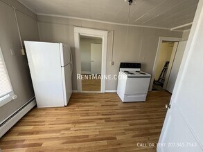 124 York St, Unit 4 in Bangor, ME - Building Photo - Building Photo