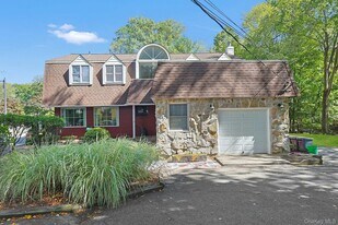 99 New Hempstead Rd in New City, NY - Building Photo