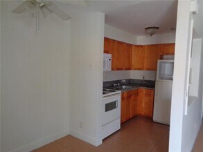 3640 NE 1st Ave. in Oakland Park, FL - Building Photo - Building Photo