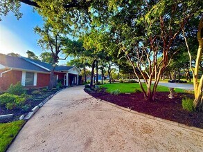 5100 Oak Timbers Ct in Colleyville, TX - Foto de edificio - Building Photo