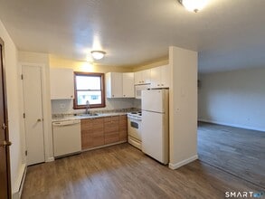 177 Homestead St in Manchester, CT - Building Photo - Building Photo