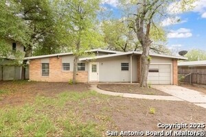 350 Hialeah Ave in San Antonio, TX - Building Photo