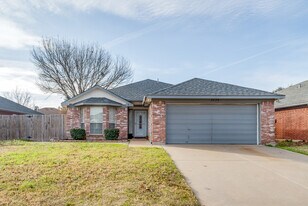 3625 Garden Springs Dr in Fort Worth, TX - Building Photo