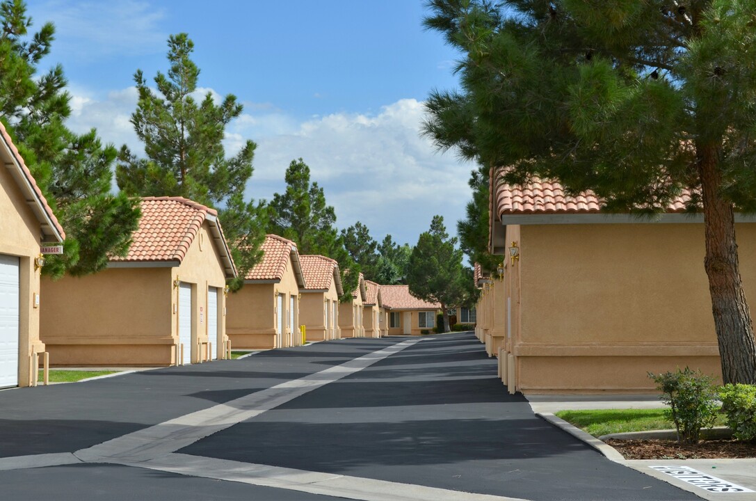 Desert Hacienda Apartments in Hesperia, CA - Building Photo