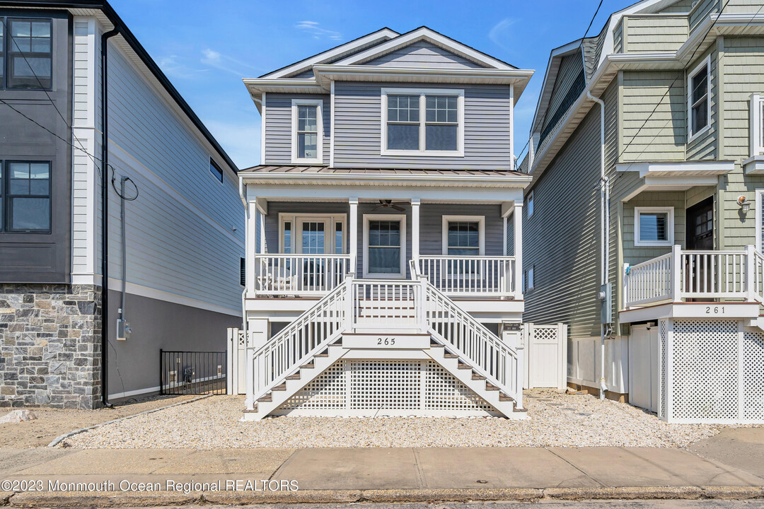 265 1st Ave in Manasquan, NJ - Building Photo