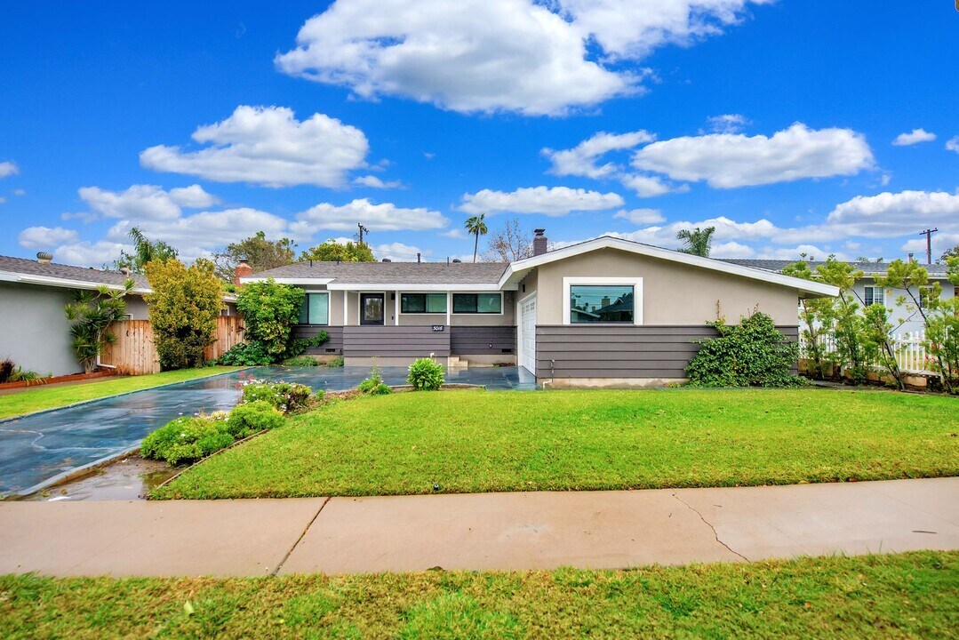 3016 Killybrooke Ln in Costa Mesa, CA - Building Photo