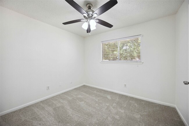 13895 Hollowgreen Dr