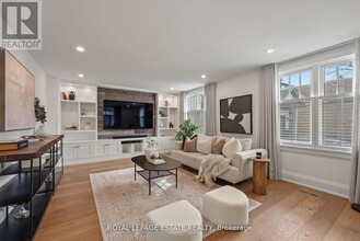 6641 Main St in Whitchurch-Stouffville, ON - Building Photo - Building Photo