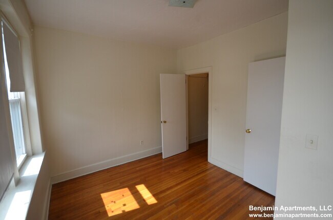 33 Lancaster Terrace, Unit 310 in Brookline, MA - Building Photo - Building Photo