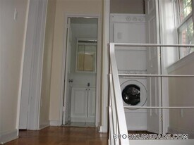 133 Gerry Rd in Brookline, MA - Building Photo