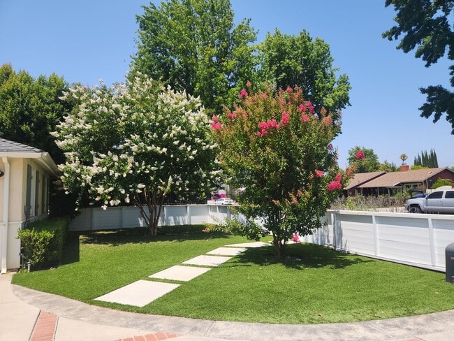 5523 Ranchito Ave in Los Angeles, CA - Building Photo - Building Photo