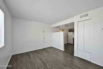 436 W Clark St-Unit -102 in Mesa, AZ - Building Photo - Building Photo