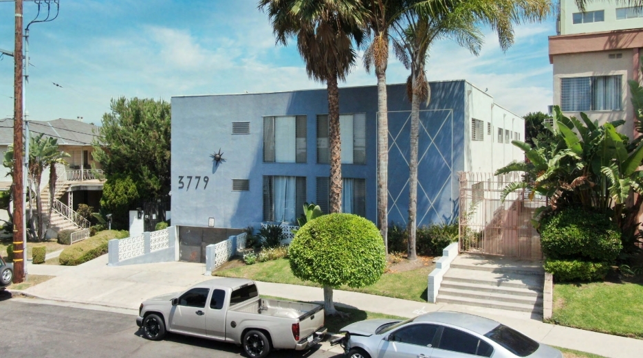 3779 Lockland Dr in Los Angeles, CA - Building Photo