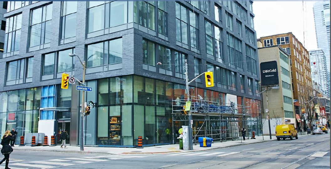 330 Adelaide St W in Toronto, ON - Building Photo