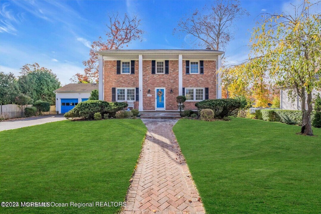 608 Blanchard Pkwy in Allenhurst, NJ - Building Photo