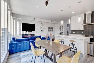 5006 Golden Forest Dr in Houston, TX - Building Photo - Building Photo