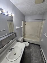 162 Washington Blvd, Unit #4 in Youngstown, OH - Building Photo - Building Photo