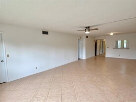 3122 SW 20th Terrace, Unit 25B1 in Delray Beach, FL - Foto de edificio - Building Photo